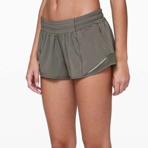 Lululemon Hotty Hot Short 2.5in